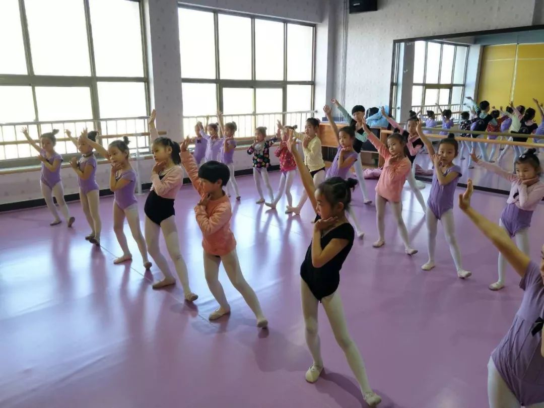 最新舞蹈教程揭秘，小巷深處的舞蹈樂(lè)園之旅