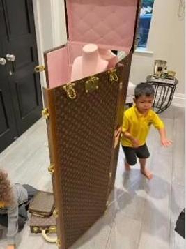 百萬贏家最新版，小巷中的特色小店揭秘