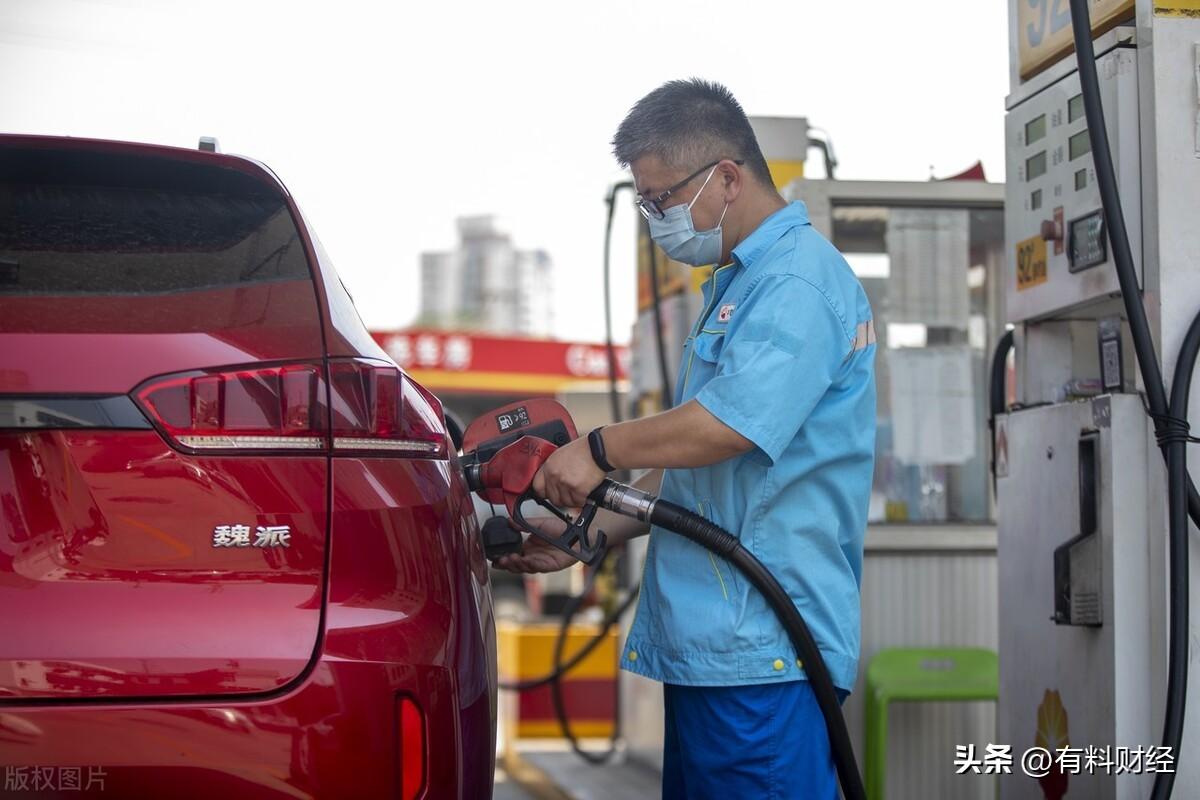 今日92號汽油最新動態(tài)揭秘，加油站的精彩瞬間