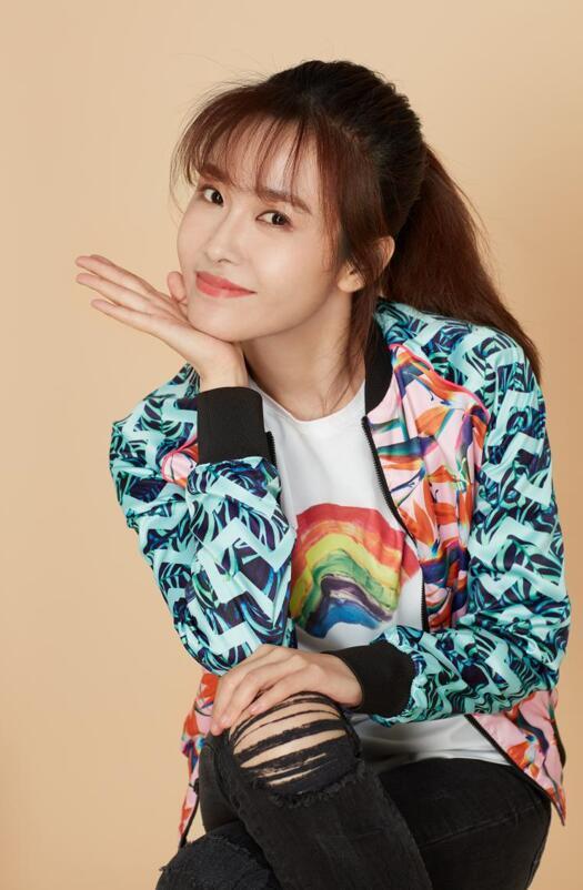 成龍最新力作歌曲，全球震撼！熱血沸騰的旋律引爆音樂(lè)界！