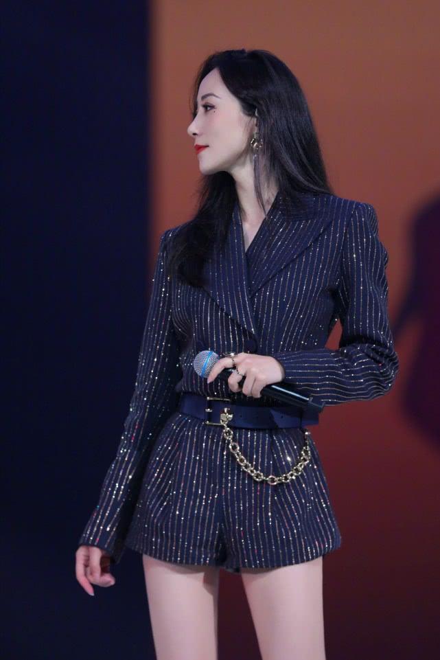 校園女神全能保鏢，變化、學(xué)習(xí)與自信的力量最新章節(jié)