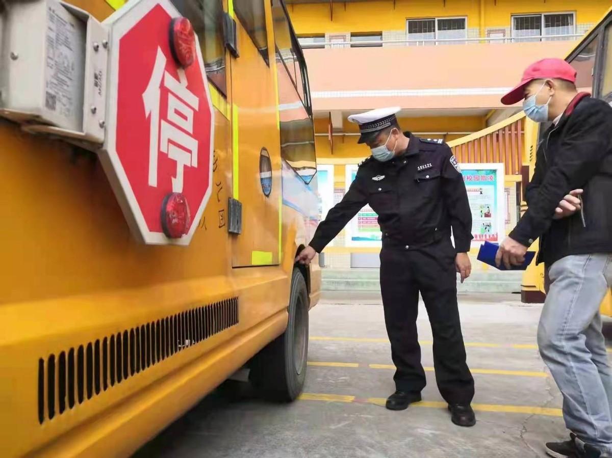 東莞交警最新動態(tài)揭秘，巷弄間的秘密小店大揭秘！