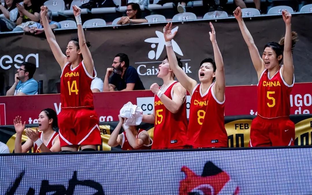 最新發(fā)型顏色趨勢，變化之美，自信閃耀