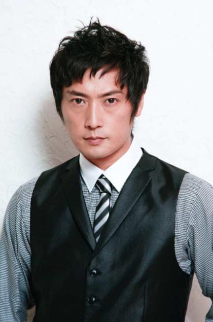 日本知名男演員與小巷中的隱秘魅力