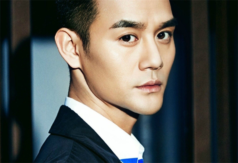 臉長(zhǎng)明星男必備科技神器，智能體驗(yàn)引領(lǐng)未來生活新潮流