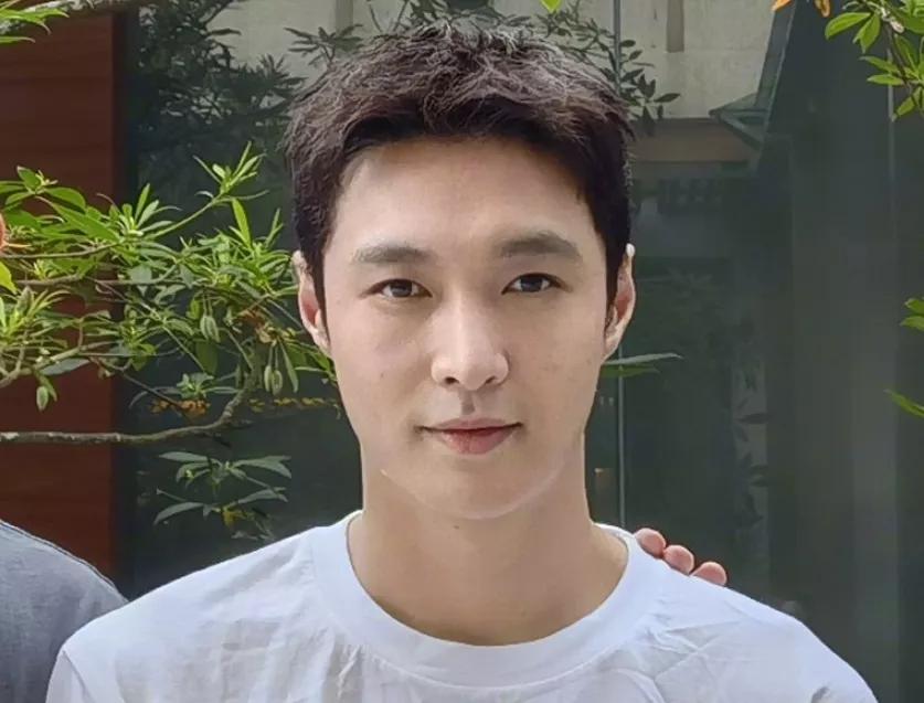 張藝興最新照片,張藝興最新照片陽光少年，魅力無限！