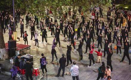 最新廣場舞精選100，舞動時尚，展現(xiàn)活力無限