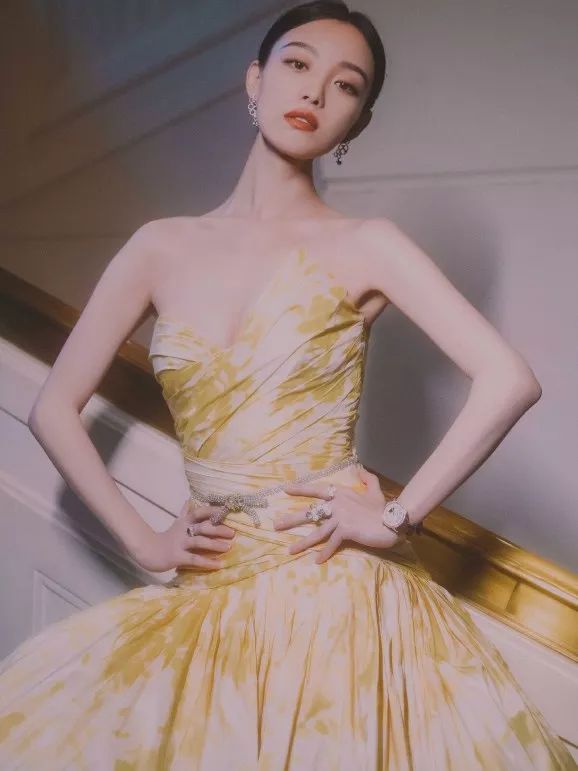 成人女明星應(yīng)遠(yuǎn)離色情內(nèi)容，傳遞正能量，樹(shù)立良好榜樣