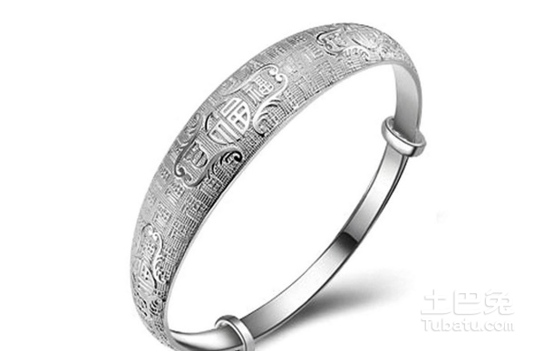 最新銀手鐲款式，時(shí)尚潮流下的個(gè)性表達(dá)與立場(chǎng)展現(xiàn)