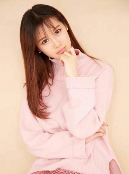 女演員李坤,超越熒幕的璀璨之星，女演員李坤的勵(lì)志故事