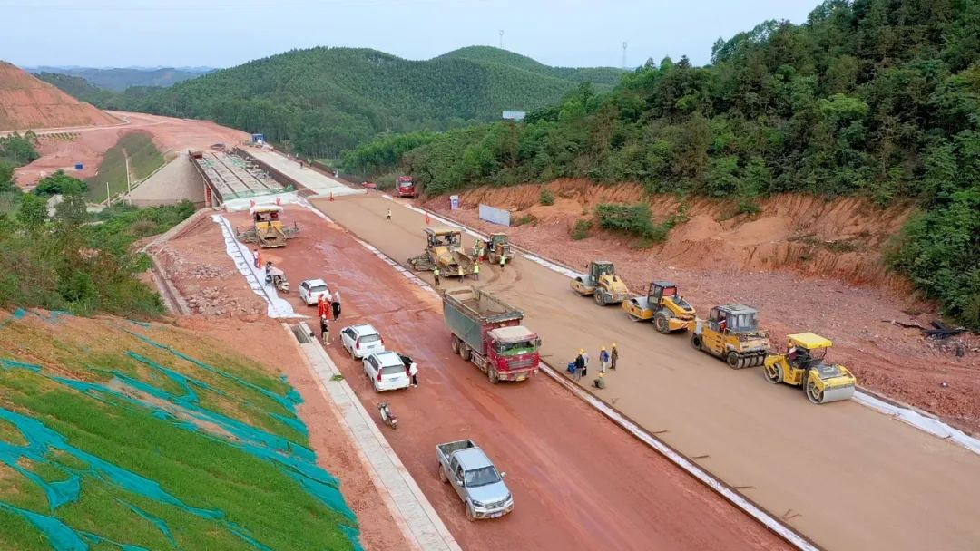 眉麟公路科技重塑智能出行新時代，最新動態(tài)開啟智能公路體驗新篇章