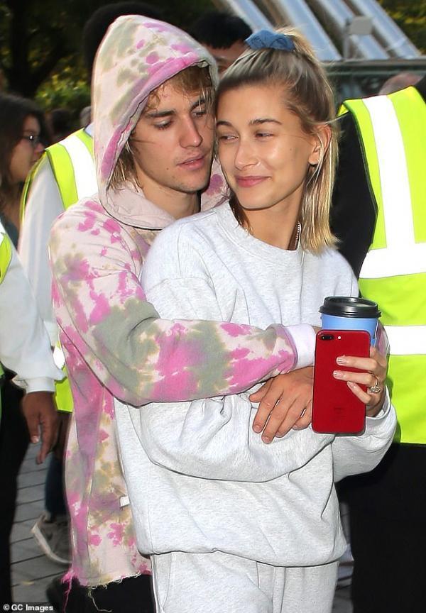 賽琳娜2017最新動(dòng)態(tài)，事業(yè)、慈善與公眾關(guān)注全解析