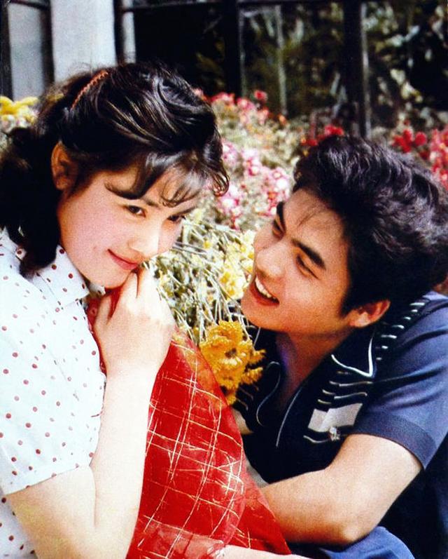 綠茵場上的輝煌與大自然寧靜間的內(nèi)心平衡，一位21號足球明星的故事