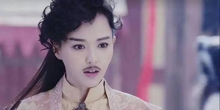 男扮女裝明星的力量，變化、自信與成就之路的探索