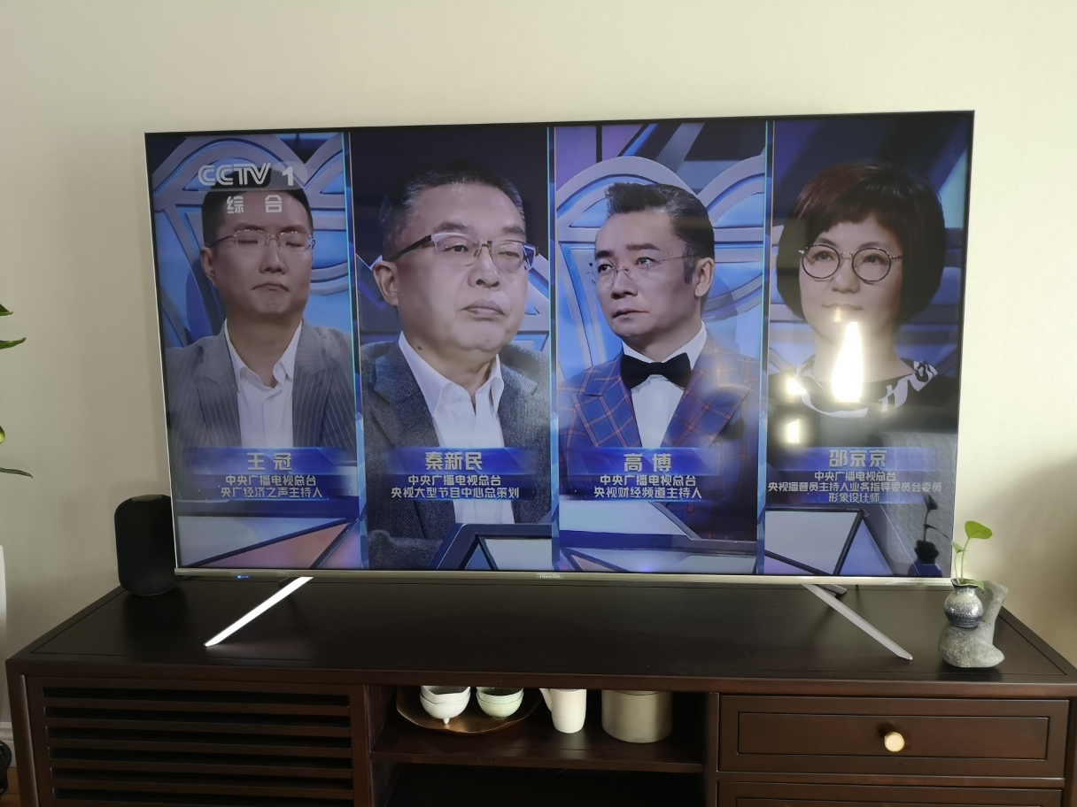 海信電視65寸,海信電視65寸，科技與視覺的盛宴