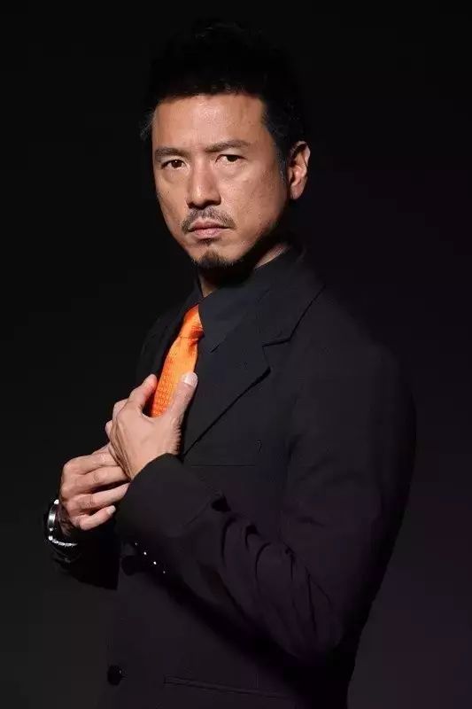 香港tvb年輕男演員,香港TVB年輕男演員與小巷中的隱秘寶藏