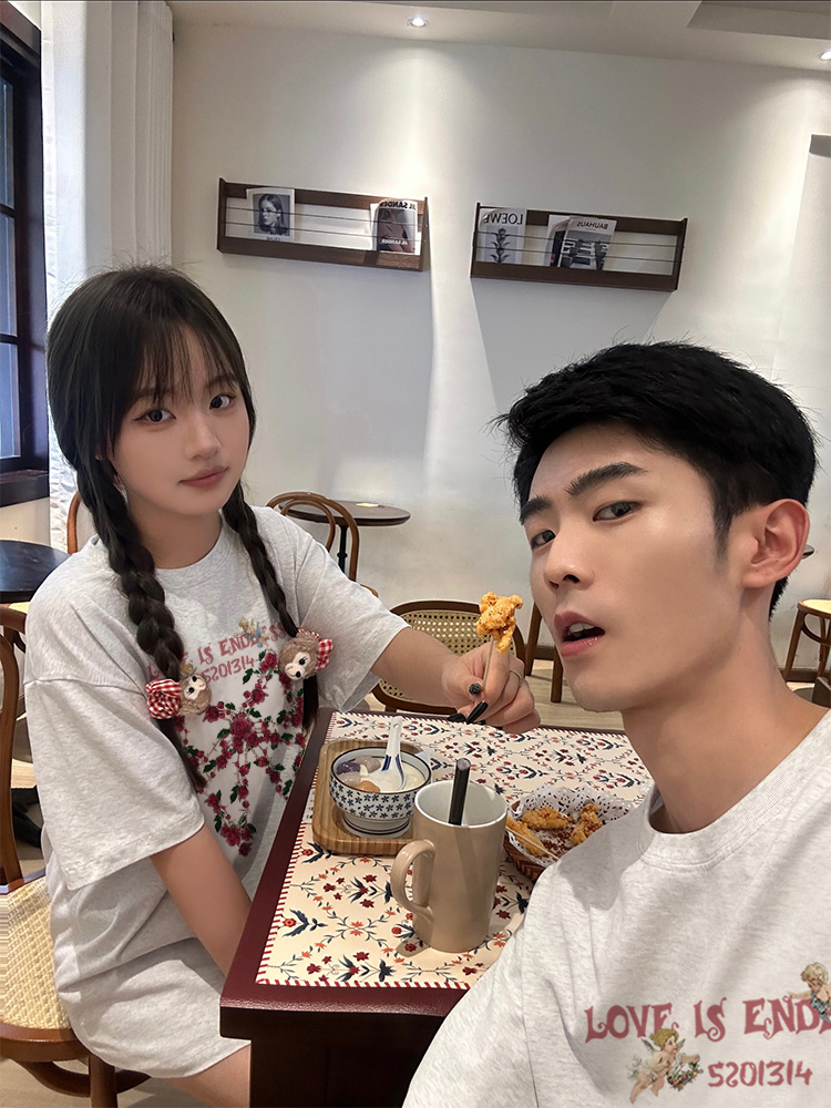 探索自然美景的浪漫之旅，最新國(guó)產(chǎn)情侶視頻合集