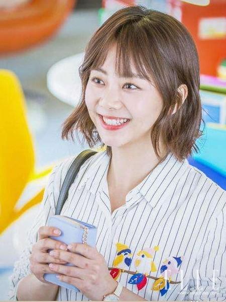 楊紫短發(fā)造型大揭秘，一次溫馨有趣的發(fā)型之旅