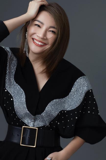 璀璨星光下的女演員張巖，魅力瞬間照片集