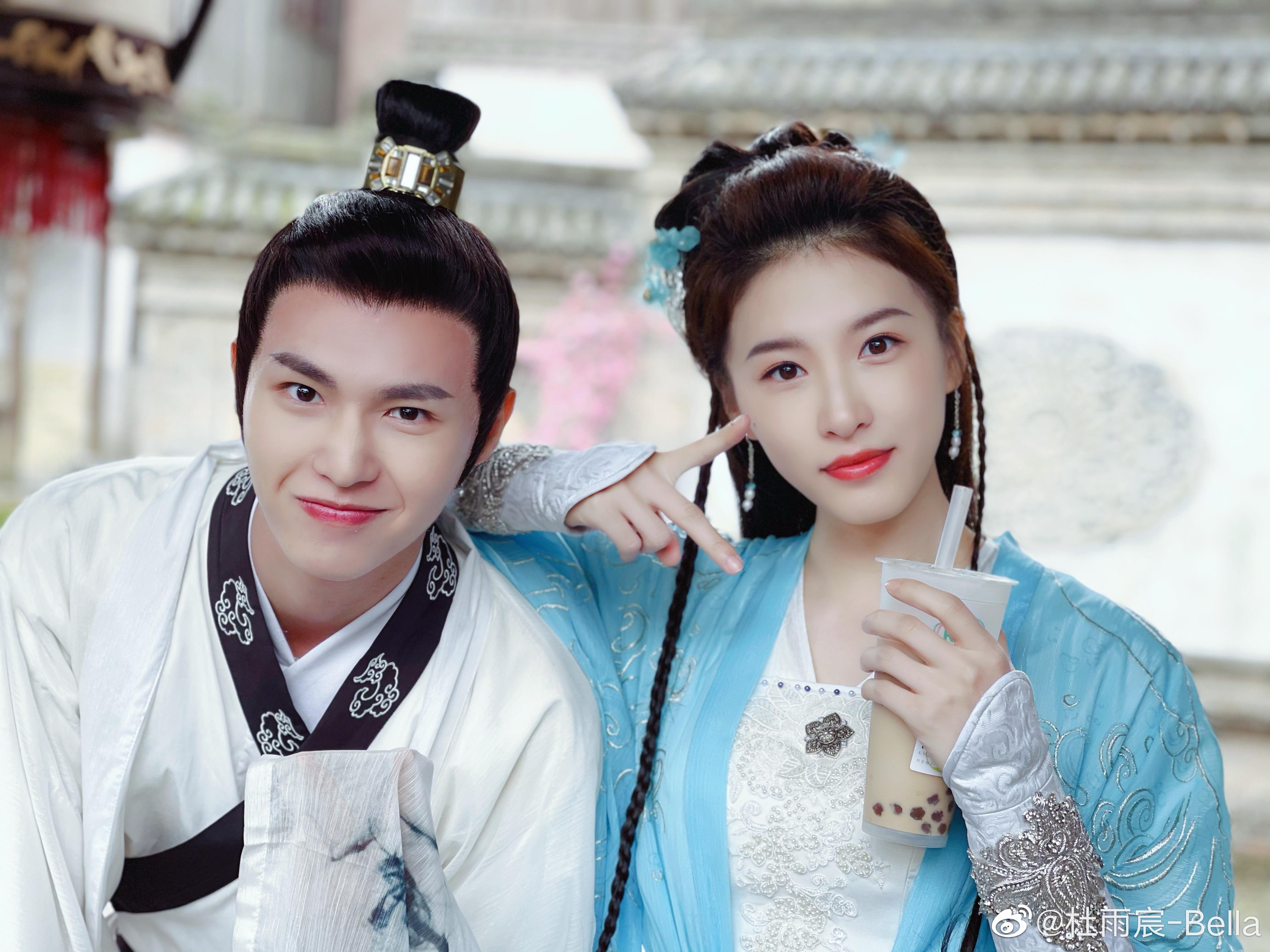 鄺露演員的成長之路，變化中的學習，自信與成就的光芒