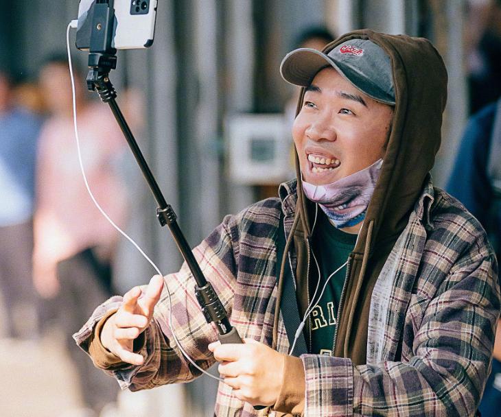 與大鵬同行的女演員，變化、自信與成就的力量展現(xiàn)