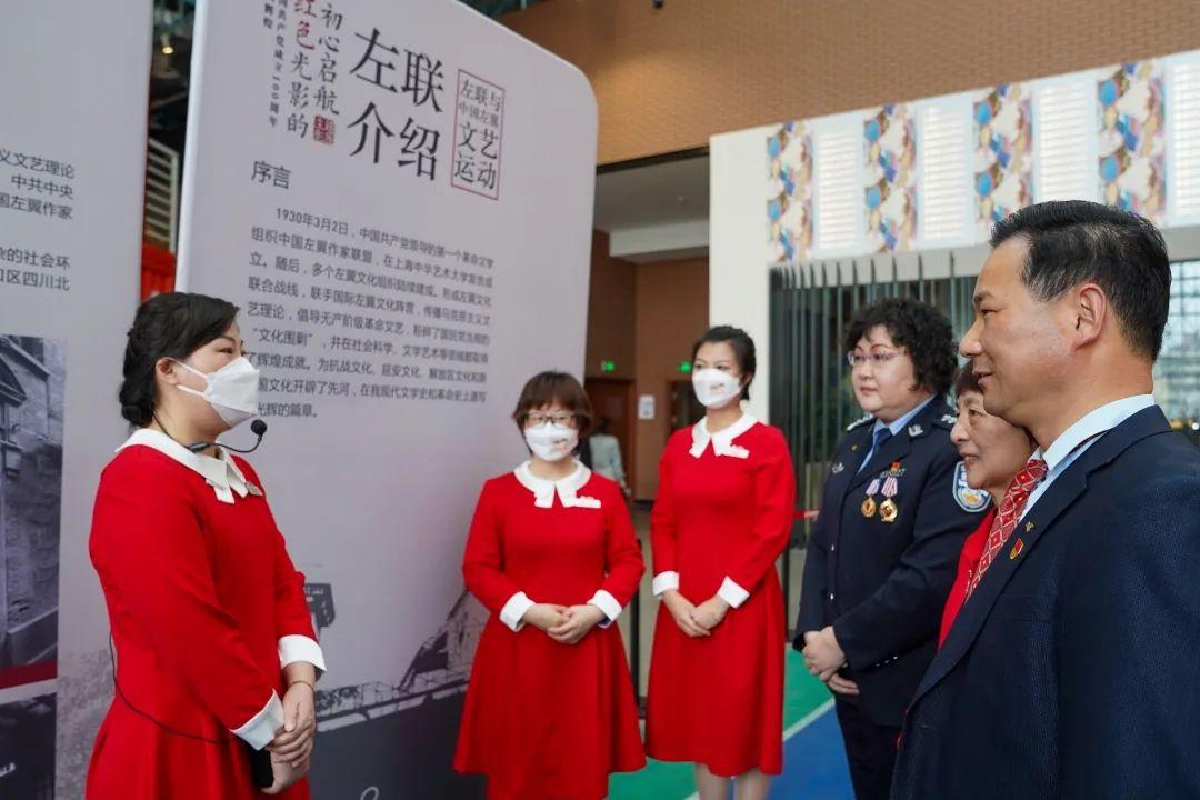 左翼電影，掀起革命浪潮，展現(xiàn)高科技魅力