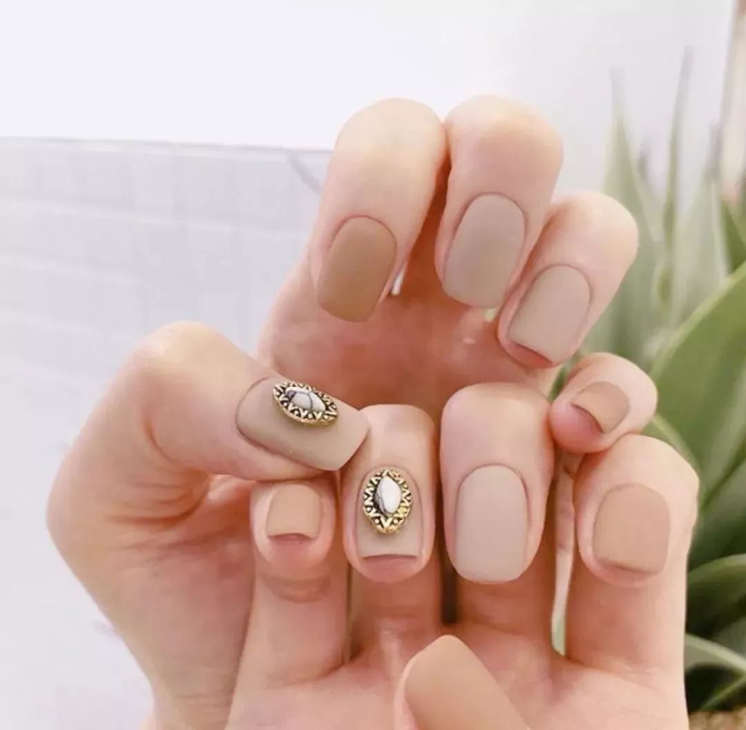 最新美甲圖片，時(shí)尚潮流的絢麗演繹