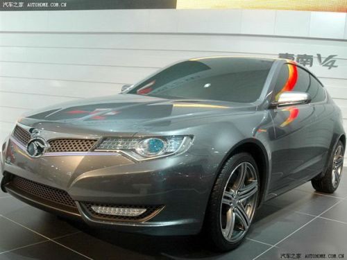 東南V4的神秘面紗揭曉，上市時間預測與小巷深處的獨特小店探索