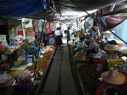 丹嫩沙朵水上市場(chǎng)，科技與生活融合的前沿體驗(yàn)