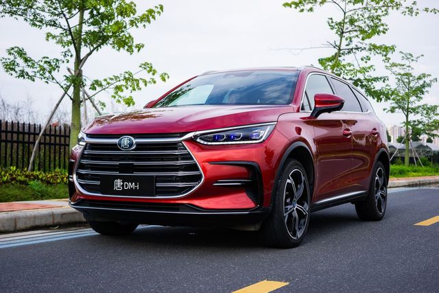 比亞迪唐最新款觀點(diǎn)論述，深度解析新功能與特性