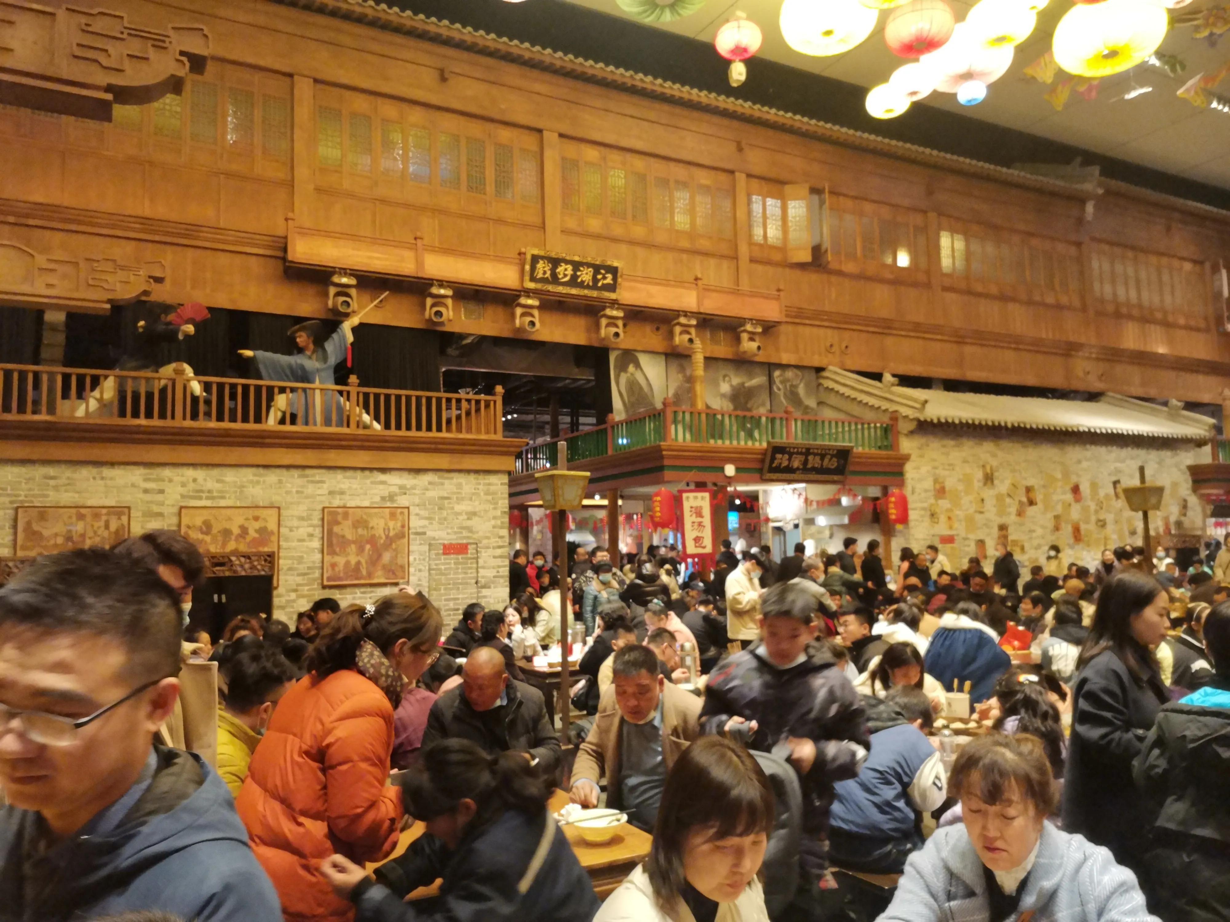 建業(yè)電影小鎮(zhèn)的溫馨日常時(shí)光