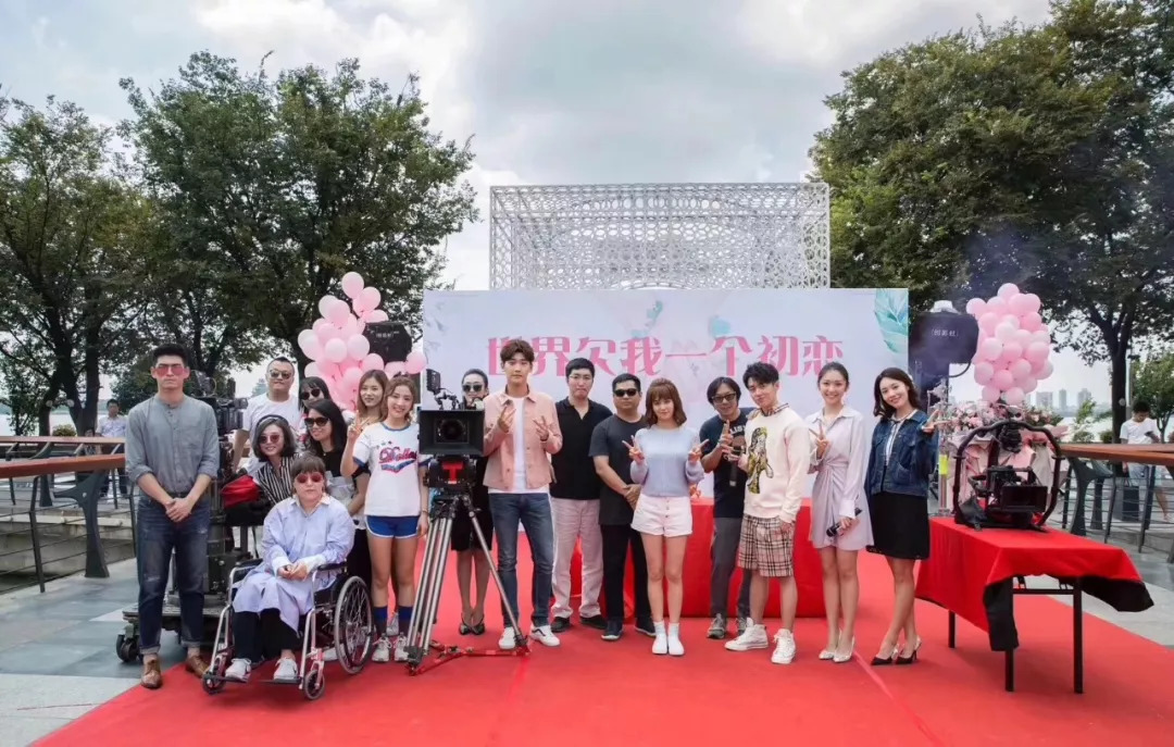 白鹿戀情與科技新品，引領(lǐng)潮流，體驗(yàn)未來戀情之旅