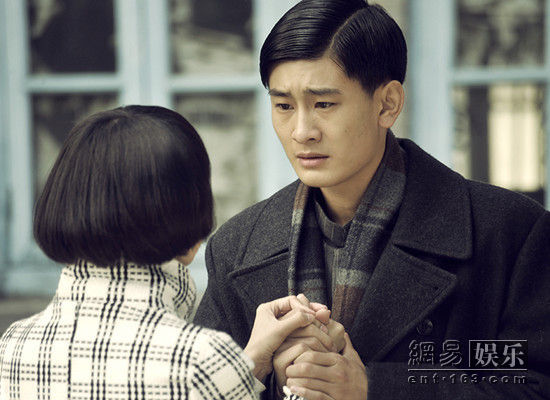 演員梓曉，璀璨演藝之路的閃耀之星