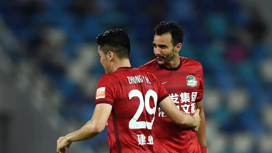 中超風(fēng)云再起，最新17輪積分榜排名與小巷奇遇的碰撞