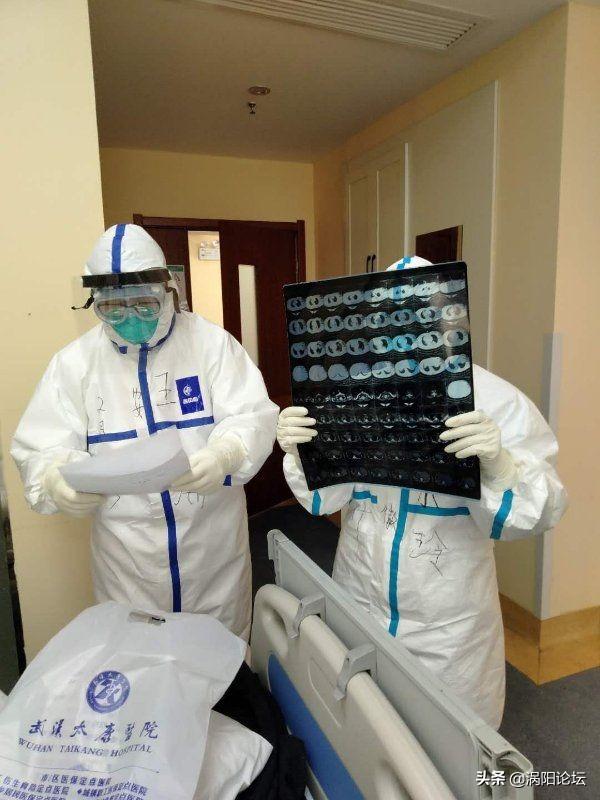 渦陽(yáng)四中女孩引領(lǐng)科技新潮，最新消息與高科技產(chǎn)品探秘