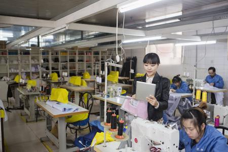 廣州制衣廠急聘燙工，燙衣技術(shù)展現(xiàn)你的才華！