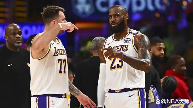 湖人最新動(dòng)態(tài)，籃球賽場上的友情與溫馨日常