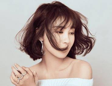 李菲兒科技新品引領(lǐng)智能生活新潮流，最新消息閃耀登場(chǎng)