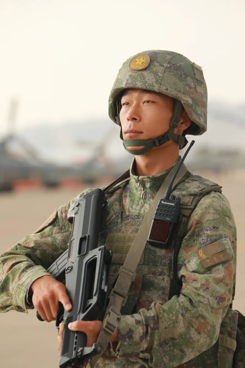 『最新軍裝揭秘，潮流與威嚴(yán)并存』