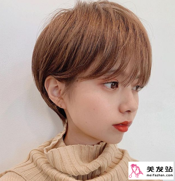 最新款短發(fā)發(fā)型女，小巷深處的時(shí)尚靈感與秘密圖片分享