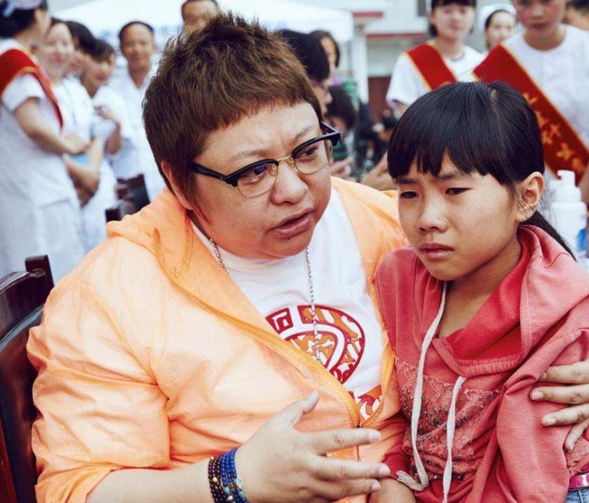 韓紅丈夫最新消息揭秘，小巷風(fēng)情與美食秘境探索