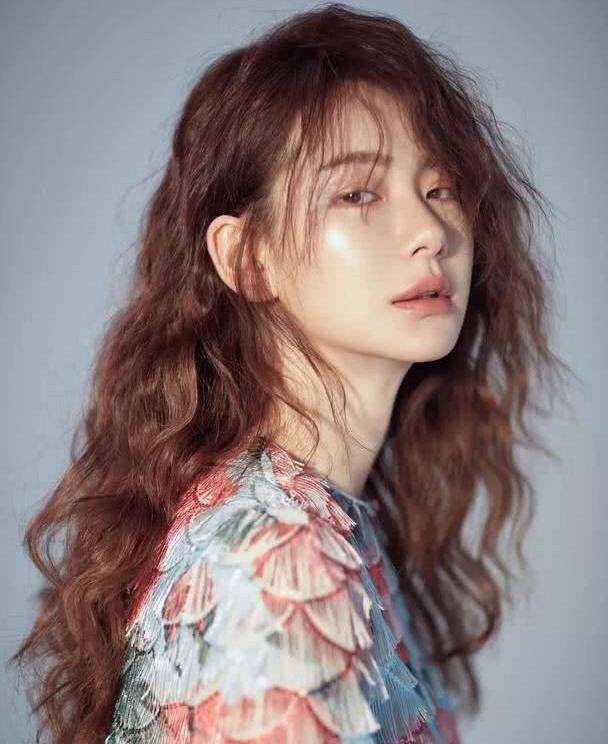 2025明星最新發(fā)型，潮流變遷與時尚影響力揭秘