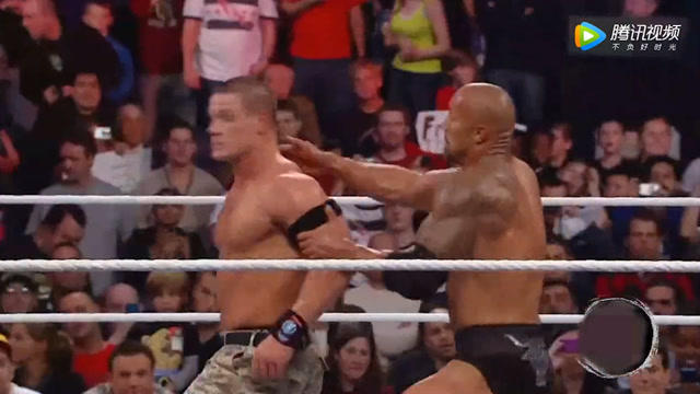 WWE巨星巨石強(qiáng)森的賽場(chǎng)日常，友情、汗水與榮耀的最新比賽