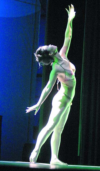 探索人體藝術(shù)極致邊界，最新大尺度作品展現(xiàn)美的無(wú)限可能