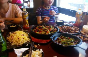 最新石鍋菜主題餐廳，勵(lì)志美食盛宴，融合自信、成就與味蕾享受